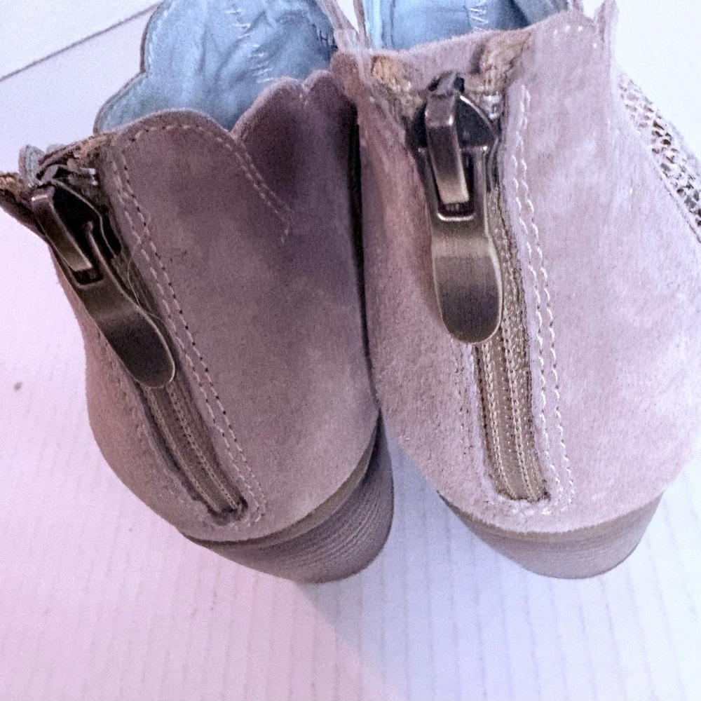 L' Artiste Spring Step Snake Print Low Suede Booties Women's 5.5 Peep Toe - Picture 8 of 12